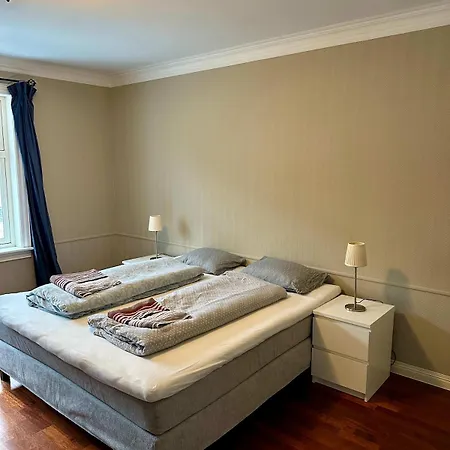 Downtown 3-bedroom *