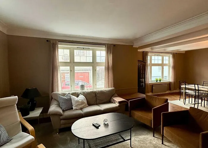 アパート Downtown 3-bedroom *